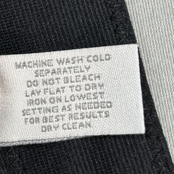 Chico’s Pants Women's 2.5 Short US 14 Black So Slimming Trousers Measure 35x28 - Picture 11 of 12